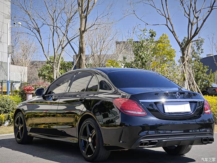 进口2015奔驰c30020t高功率发动机改装全身名牌