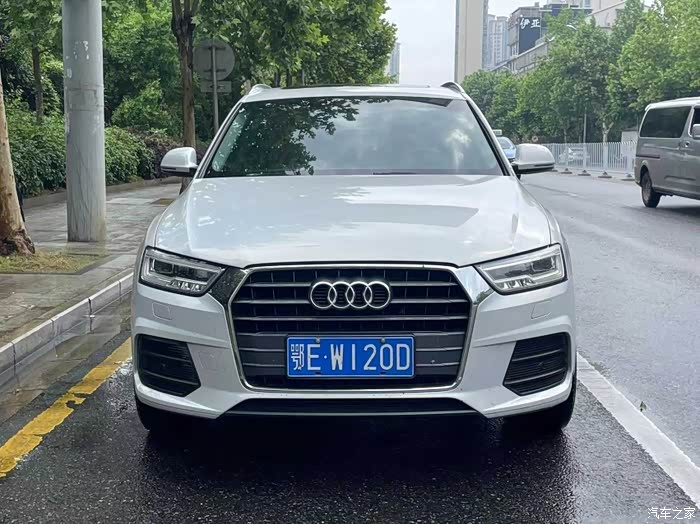 奥迪q3 2018款 30周年型 30 tfsi 时尚型,行