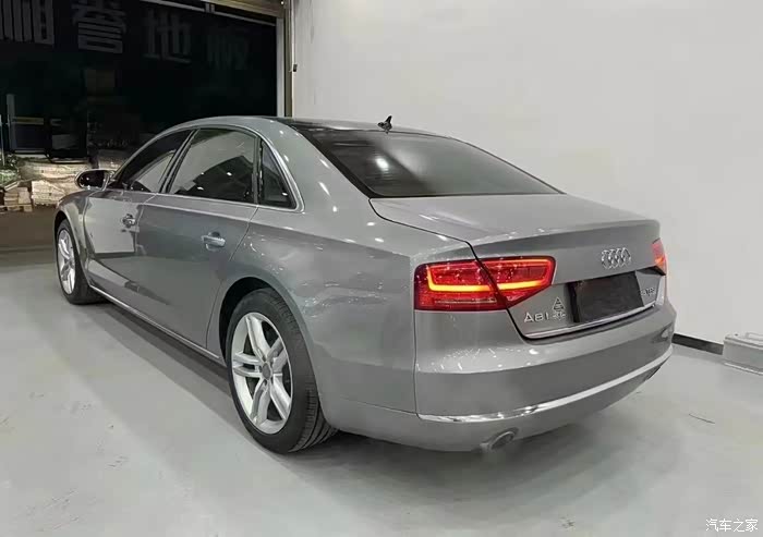 2013年的老豪车,今年太不受待见了,被电车整的像古董