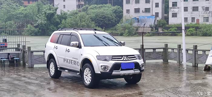 借楼【出售一台三菱劲畅】欧蓝德表亲,16年3.0四驱,9.6万公里.