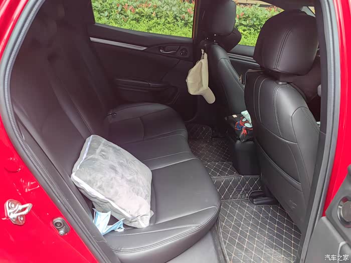 2021款红色中置双出(两厢思域)