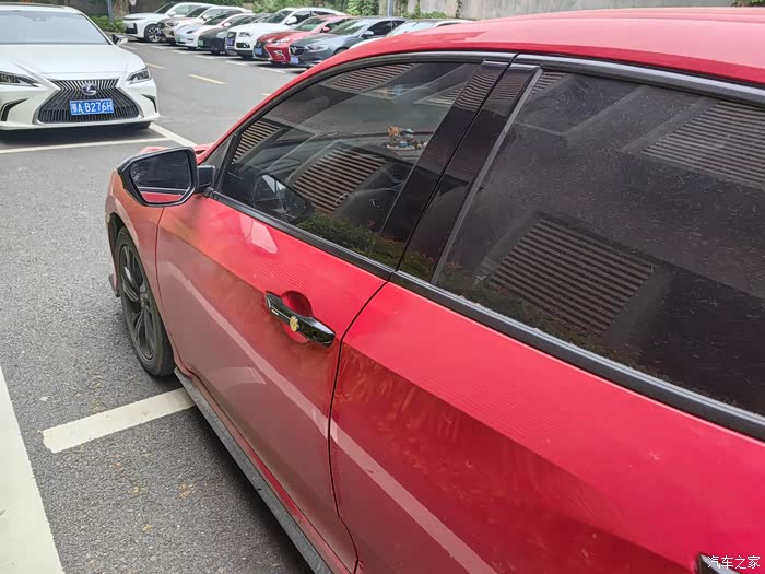 2021款红色中置双出(两厢思域)