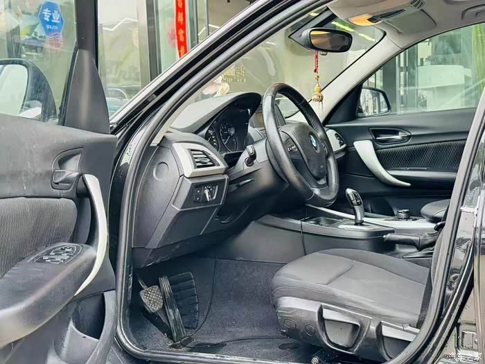 13年上牌,宝马116i 都市型,指导价27.8万,安全行驶