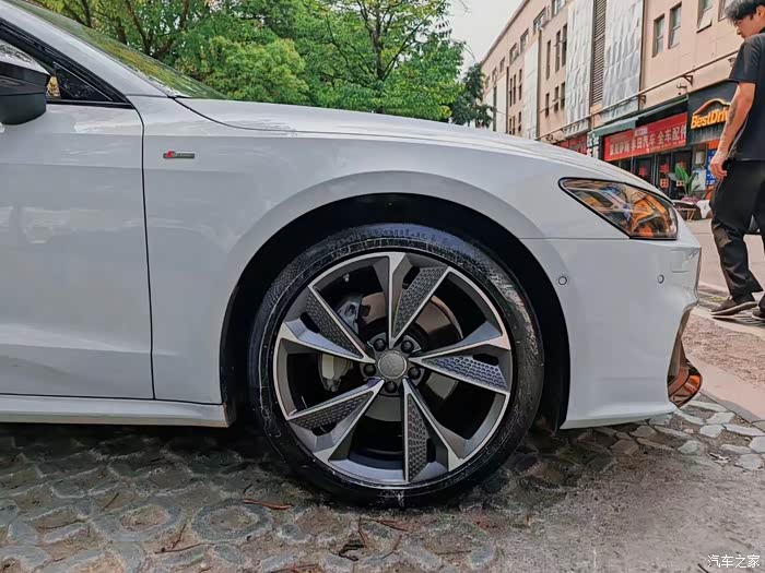 奥迪龙鳞刀锋轮毂