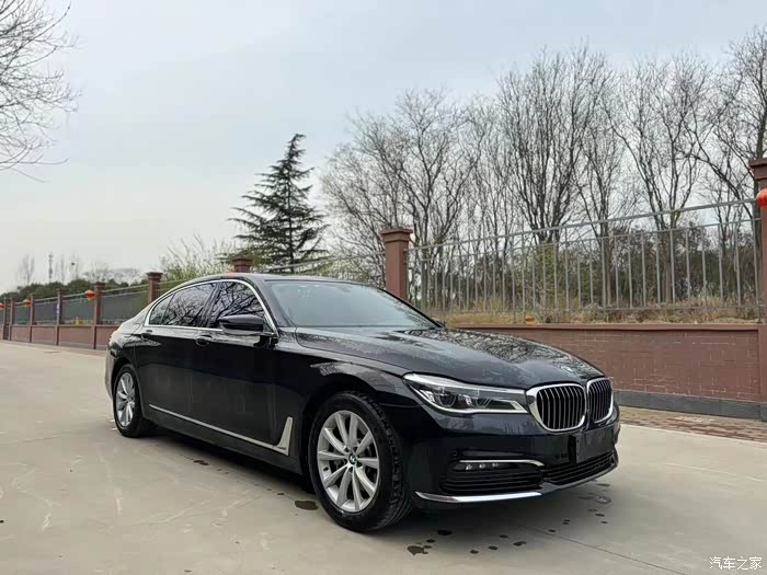 16年底宝马730li20t新款发动机选装哈曼卡顿音响