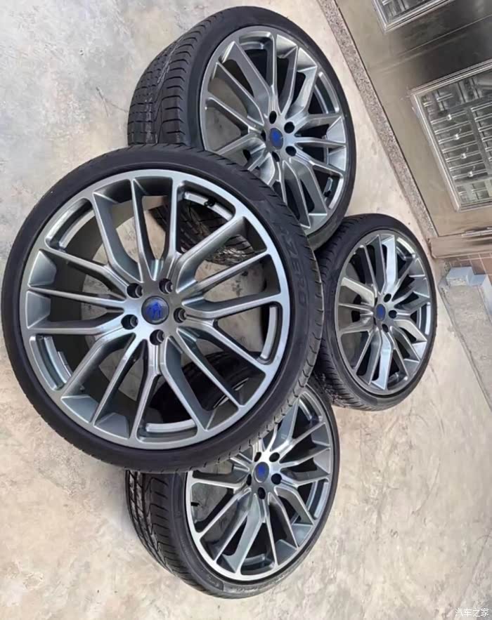 21寸玛莎拉蒂莱万特轮毂轮胎,感兴趣的看过来