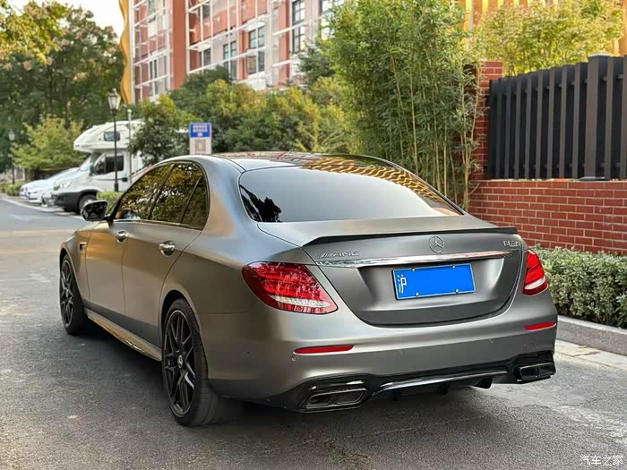 19年11月奔驰e63s过户俩次行驶26万公里原厂磨