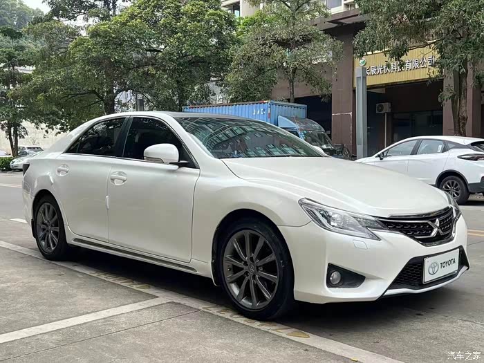 14年丰田锐志尚锐导航版深圳一手迁出全车11个音响喇叭