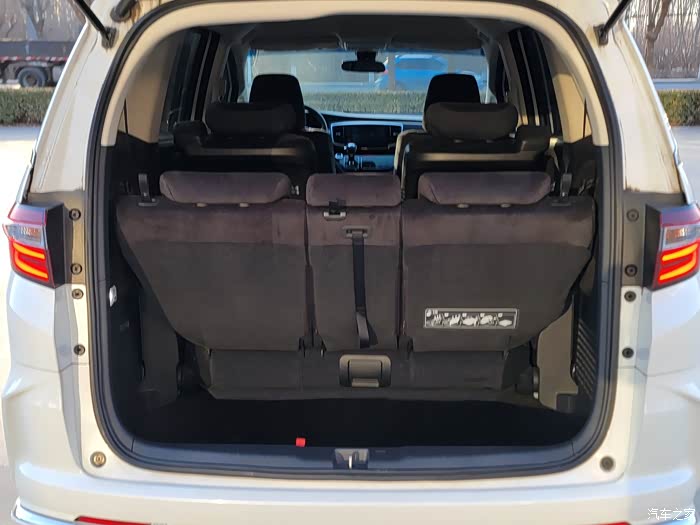 出一台21年11月本田奥德赛一手车全车原车漆包括前后保