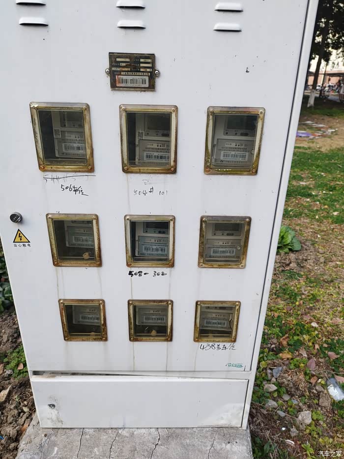 小区国家电网电表箱子里,电表装满了,能否自己自费申请装电表箱