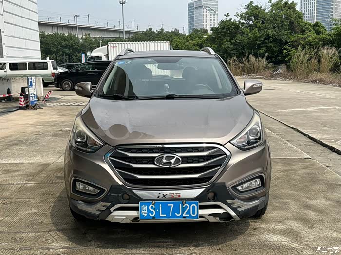 15年10月,现代ix35,2.0自波天窗,一手车,年审保险