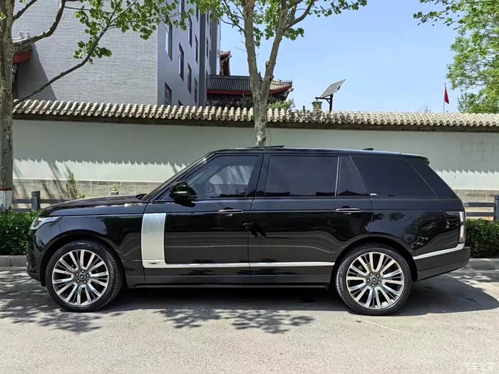 最新纳入:22年路虎揽胜传世加长经典1573 黑色咖内,xp