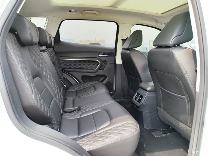 最新到店:2020年上户哈弗h6 2.0t豪华铂金版,全车原