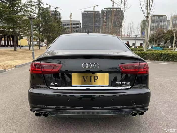 16年奥迪a6l45tfsi quattro 运动型,黑外棕