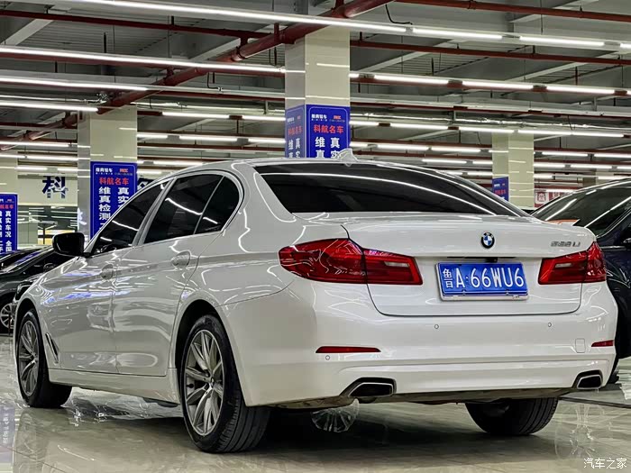 17年宝马52818款改款翻毛皮大顶一手车车况太极