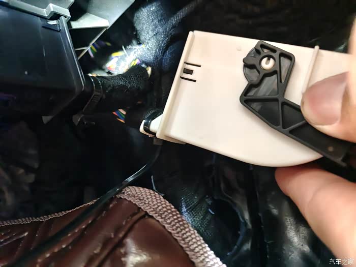 朗逸启航加装187a带轨迹牌照灯摄像头