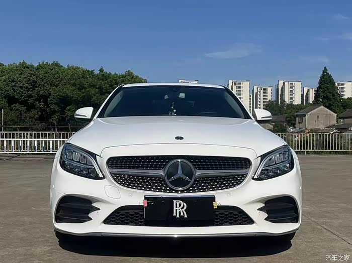 20款 20年上牌 奔驰c200l 加长版,外白内黑,液晶仪