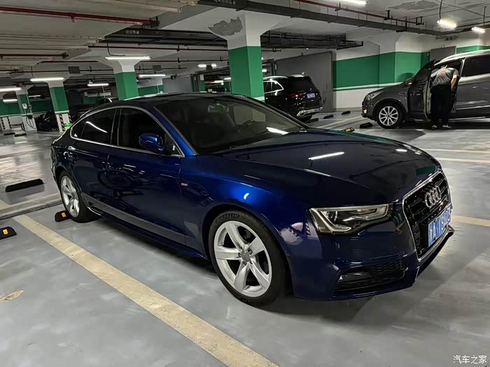 16年奥迪a518t四门8万多公里一手车5个