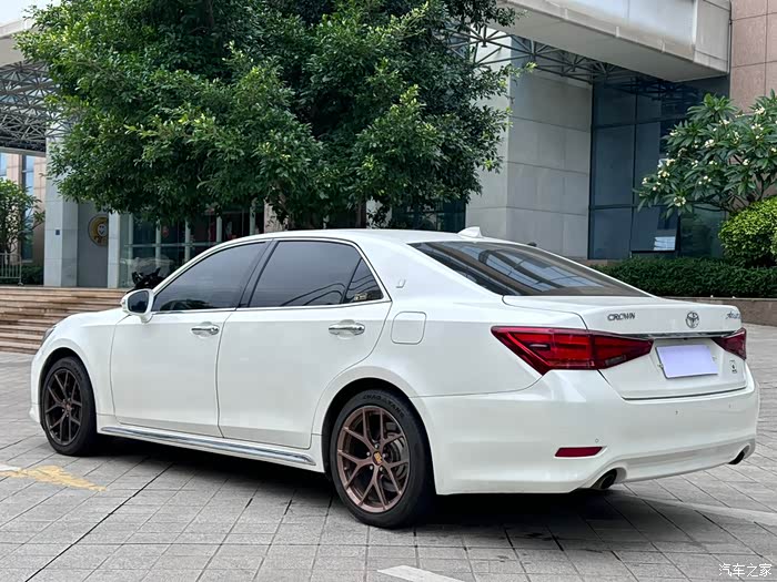 新到2018年3月份丰田皇冠,自动2.0t运动版,厦门本地一