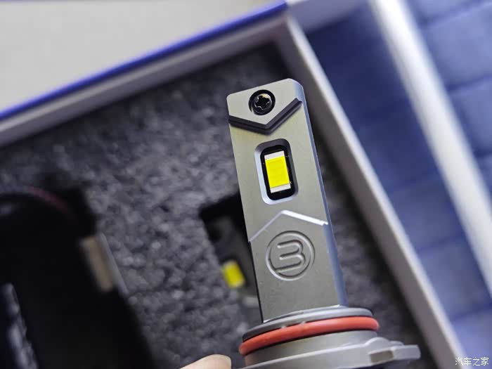 安利一款led9012型号适配12代卡罗拉低配卤素大灯灯泡