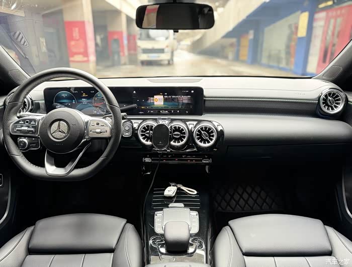 出一台22年3月奔驰a200l改款运动时尚版4w公里实表