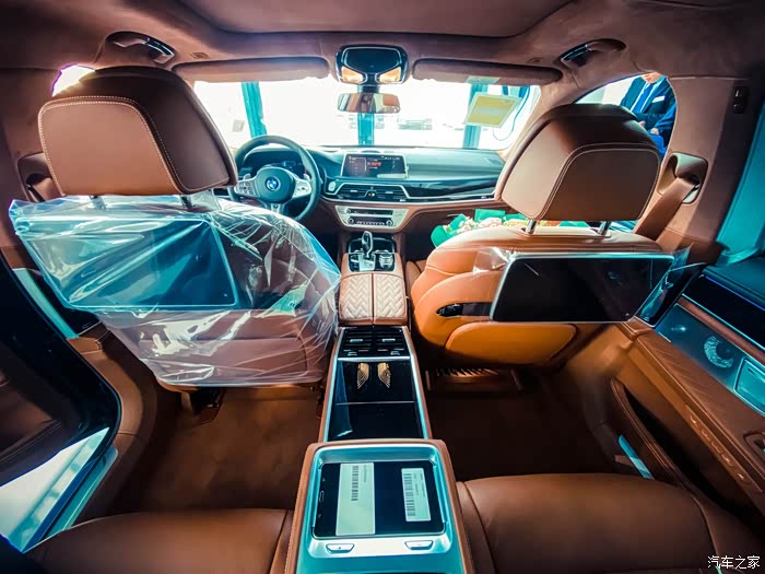 21年5月上牌宝马740li行政版四驱四座m套装安全