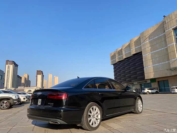 17年奥迪a6l30t顶配尊享版一手车实表6万公