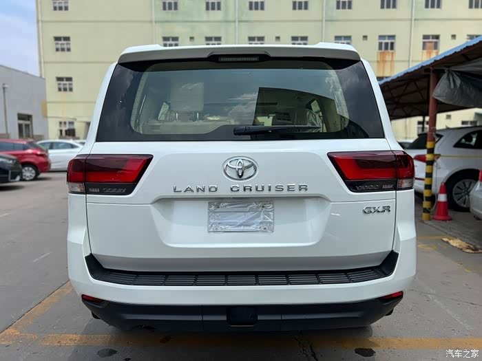 22款酷路泽4000gxr 白/米 配置:4.0l,天窗,1