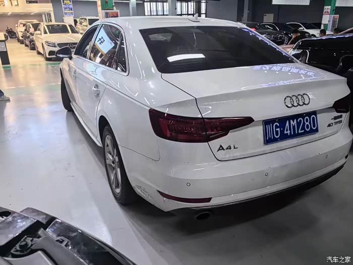 18年奥迪a4,全车原版原漆,一手,实表八万多公里,价格便宜