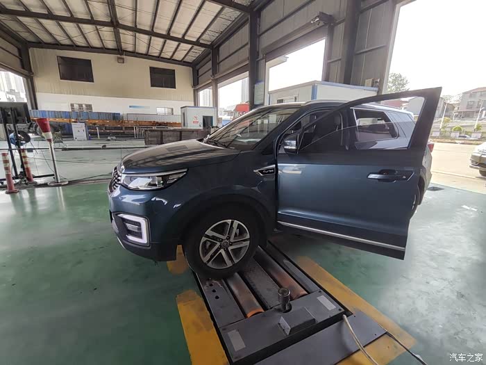 满6年上线车检改了前格栅和喷黑c柱一把过很顺车检确实暴