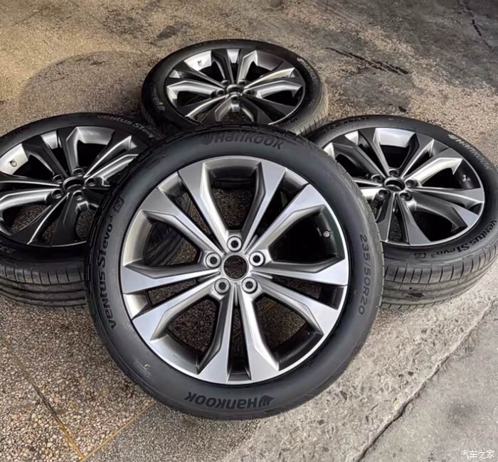 20寸丰田塞纳轮毂轮胎一套,感兴趣的瞧一瞧