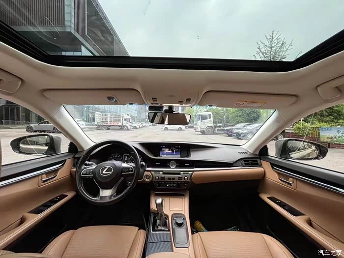 最新到店16年雷克萨斯es一手车仅6万多公里车况极品内