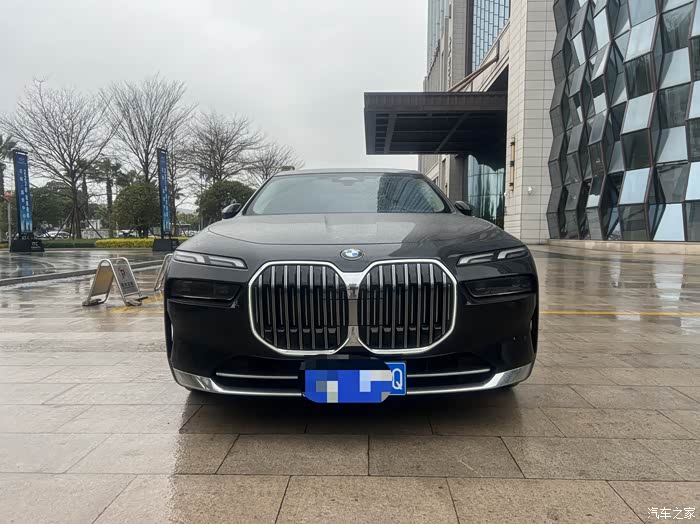 出一台23年8月上牌宝马735li准新车目前一手车二万多公