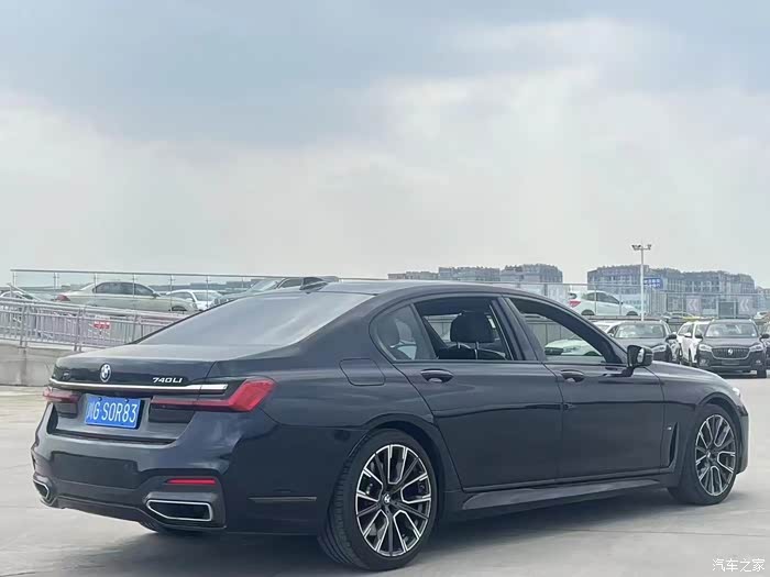 19年底宝马740lim尊享6万多公里原版车况一个面