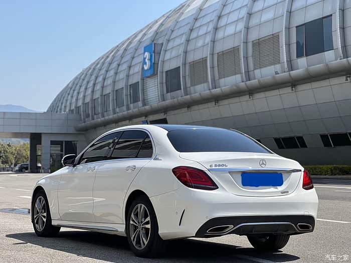 2019款奔驰c180l16t时尚型运动版表显8