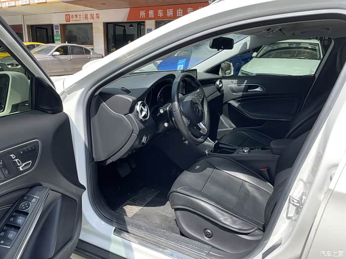 奔驰gla级2017款gla200时尚型行驶33