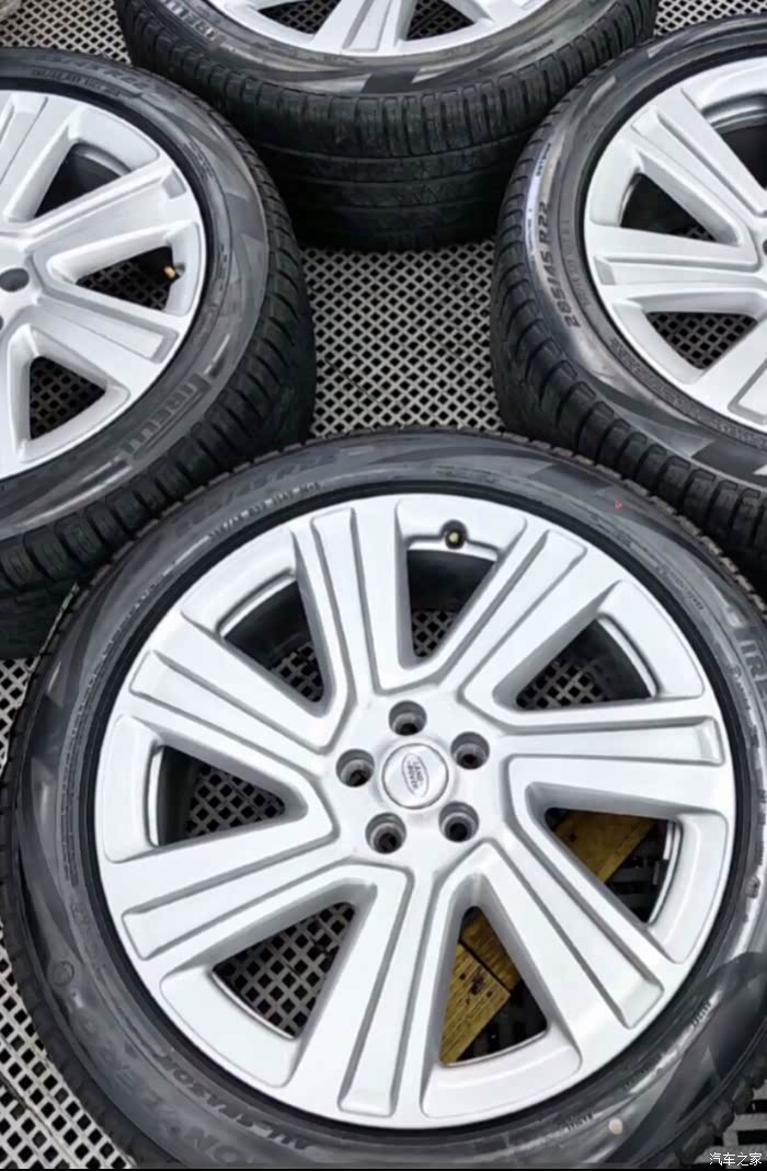 22寸路虎揽胜轮毂轮胎一套喜欢的看过来