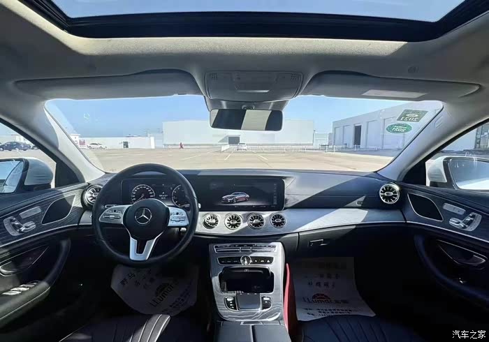 最新到店2019年7月奔驰cls300准新仅7000公里