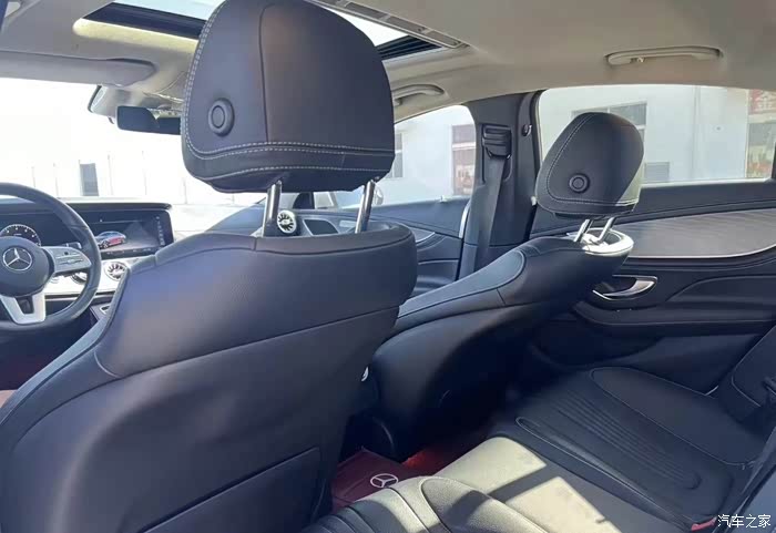 最新到店2019年7月奔驰cls300准新仅7000公里