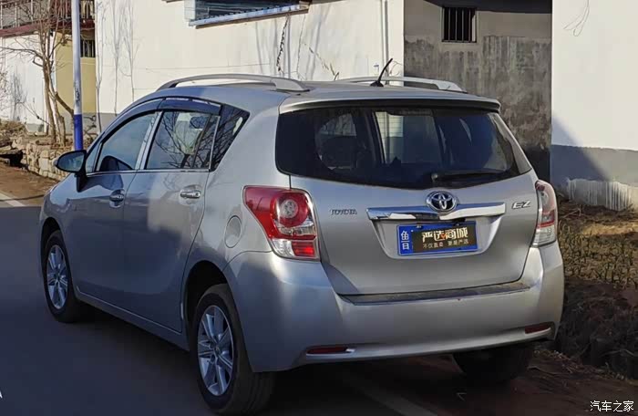 广汽丰田逸致星耀180e精英版5坐新车指导价1598