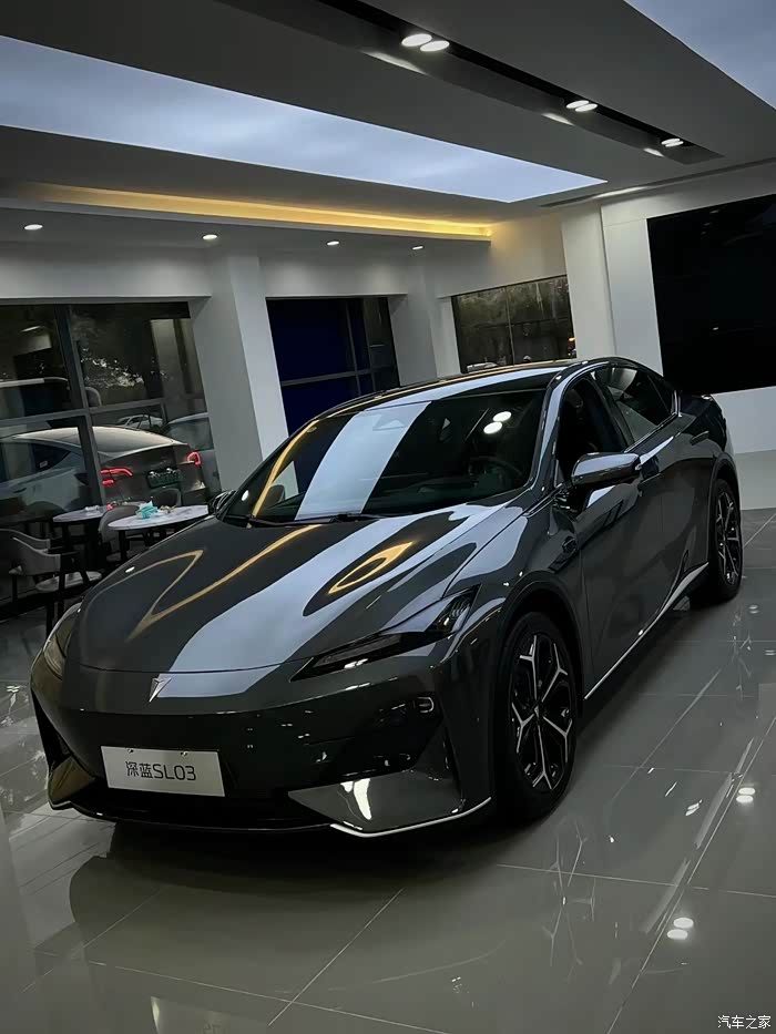 最近在考虑换购一款新能源汽车,于是在这个周末试驾了长安深蓝s