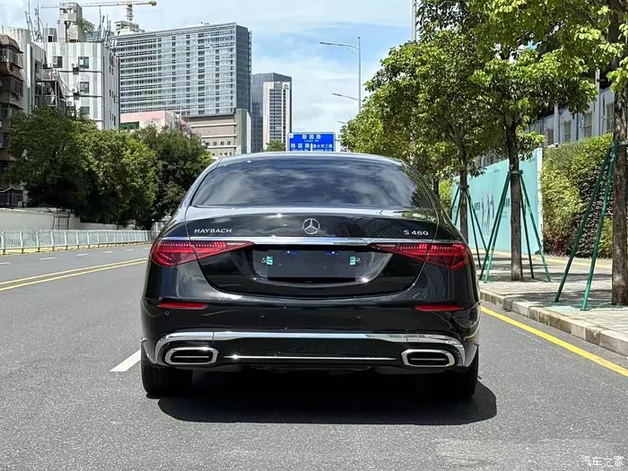 奔驰迈巴赫s480 21款 21 年 上牌本地一手车,实行4