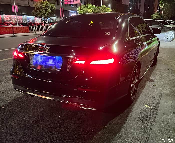 奔驰e300豪华运动版