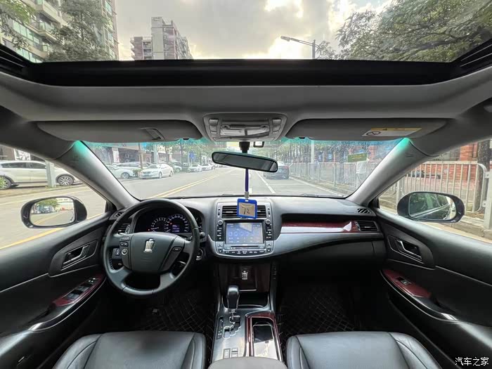 新到店 12年丰田皇冠,13代黑外黑内,车况精品,价格便宜