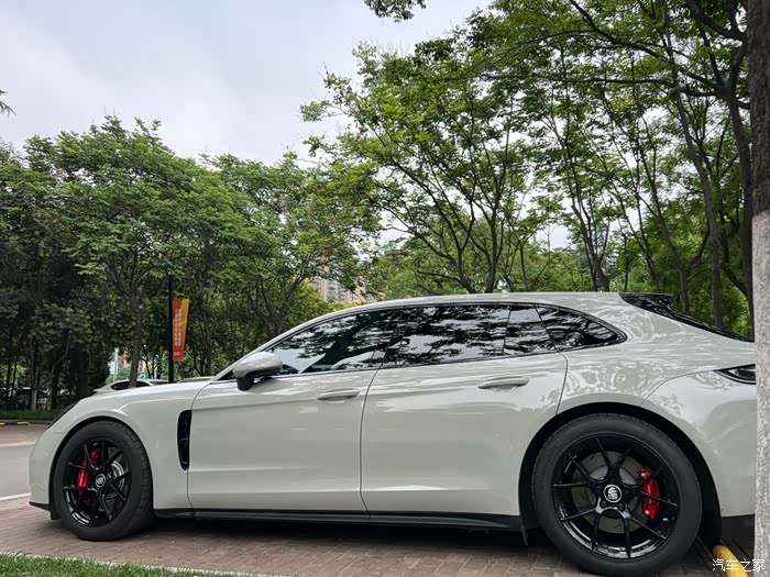 出售个人用21款保时捷帕拉梅拉4s猎装版高配目前公