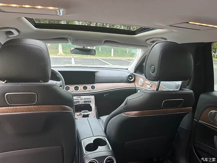 最新拿下18年18款奔驰e200l私家一手整车原版带90