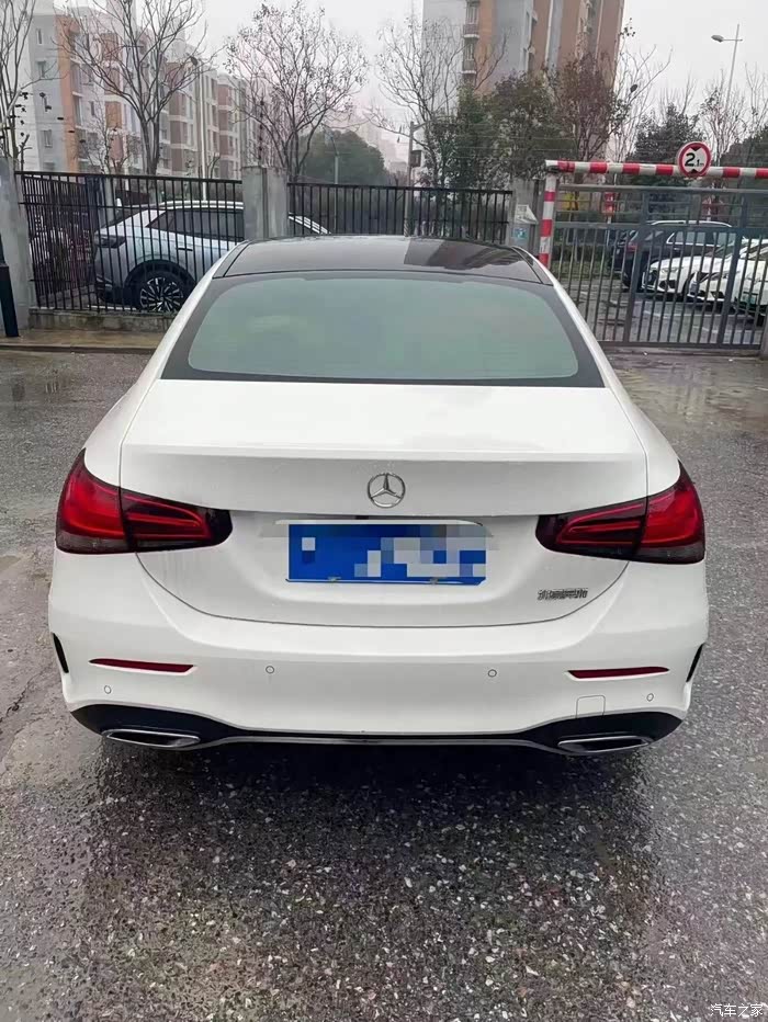 20年奔驰a180原版原漆2万公里价格便宜147万