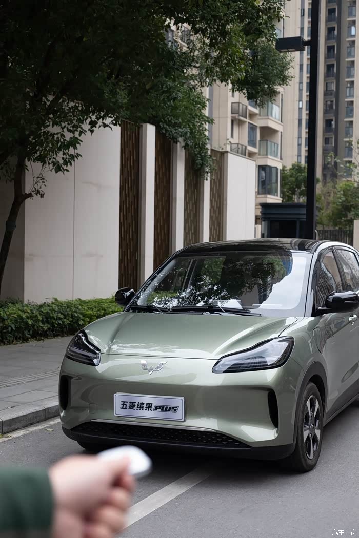 缤果plus五门四座车内空间很大