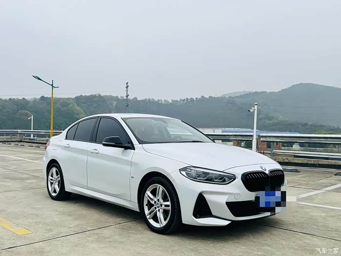 23年宝马120m耀夜一手车高配原版原漆带车衣1w多公