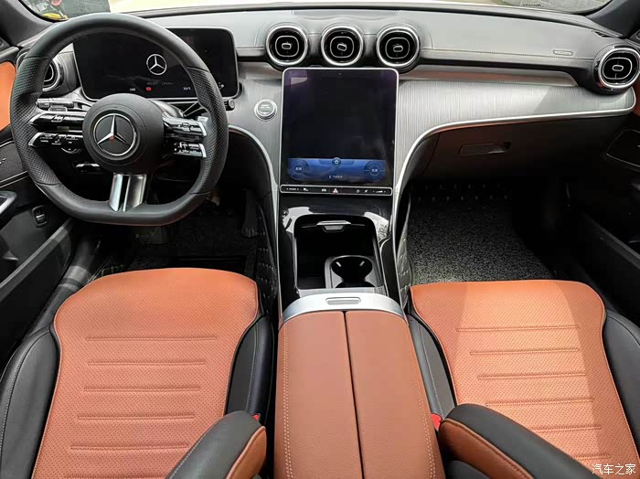 22款奔驰c200l22年差一天上牌仅行驶了1万多公里